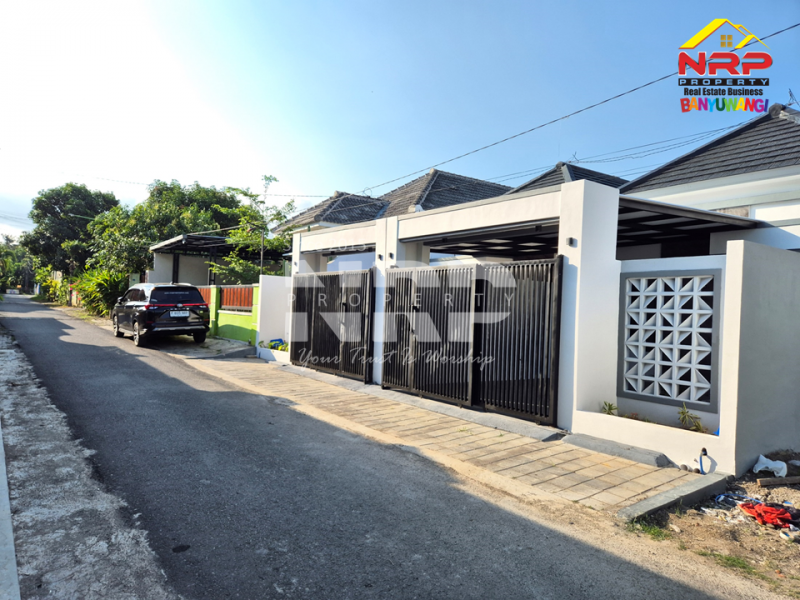  Dijual Rumah Modern Baru Siap Huni di Banyuwangi Kota   Dijual Rumah Modern Baru Siap Huni di Banyuwangi Kota  &nbsp;Dijual Rumah Modern Baru Siap Huni di Banyuwangi Kota&nbsp;
Desain kekinian, lokasi strategis, dan lingkungan nyaman. Hunian ideal untuk keluarga muda NRP BANYUWANGI