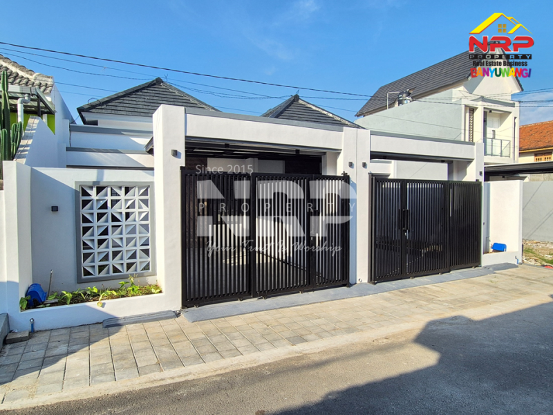  Dijual Rumah Modern Baru Siap Huni di Banyuwangi Kota   Dijual Rumah Modern Baru Siap Huni di Banyuwangi Kota  &nbsp;Dijual Rumah Modern Baru Siap Huni di Banyuwangi Kota&nbsp;
Desain kekinian, lokasi strategis, dan lingkungan nyaman. Hunian ideal untuk keluarga muda NRP BANYUWANGI