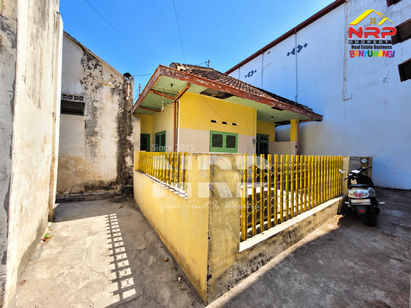 Dijual Tanah dan Bangunan di Penganjuran Banyuwangi, Dekat simpang lima  Dijual Tanah dan Bangunan di Penganjuran Banyuwangi, Dekat simpang lima &nbsp;Dijual Tanah dan Bangunan di Penganjuran Banyuwangi, Dekat simpang lima
BUKAN RUMAHNYA YANG DIJUAL, TAPI VALUE TANAH & LOKASINYA!
Aksesnya gang, NRP BANYUWANGI