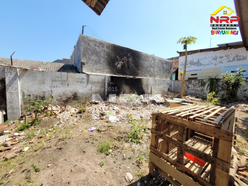  Dijual Tanah dan Bangunan di Penganjuran Banyuwangi, Dekat simpang lima  Dijual Tanah dan Bangunan di Penganjuran Banyuwangi, Dekat simpang lima &nbsp;Dijual Tanah dan Bangunan di Penganjuran Banyuwangi, Dekat simpang lima
BUKAN RUMAHNYA YANG DIJUAL, TAPI VALUE TANAH & LOKASINYA!
Aksesnya gang, NRP BANYUWANGI