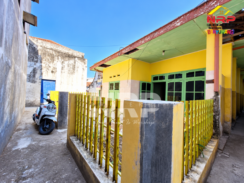  Dijual Tanah dan Bangunan di Penganjuran Banyuwangi, Dekat simpang lima  Dijual Tanah dan Bangunan di Penganjuran Banyuwangi, Dekat simpang lima &nbsp;Dijual Tanah dan Bangunan di Penganjuran Banyuwangi, Dekat simpang lima
BUKAN RUMAHNYA YANG DIJUAL, TAPI VALUE TANAH & LOKASINYA!
Aksesnya gang, NRP BANYUWANGI