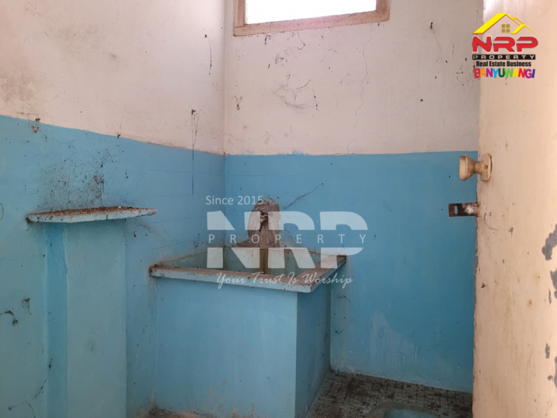  Dijual Tanah dan Bangunan di Penganjuran Banyuwangi, Dekat simpang lima  Dijual Tanah dan Bangunan di Penganjuran Banyuwangi, Dekat simpang lima &nbsp;Dijual Tanah dan Bangunan di Penganjuran Banyuwangi, Dekat simpang lima
BUKAN RUMAHNYA YANG DIJUAL, TAPI VALUE TANAH & LOKASINYA!
Aksesnya gang, NRP BANYUWANGI