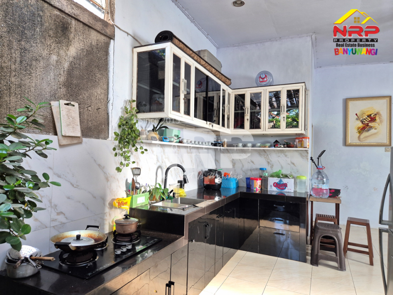 Rasakan sensasi tinggal di vila, tapi tetap hangat seperti rumah Jual perumahan semi vila di Kusuma Resort Banyuwangi Glagah ???? Rasakan sensasi tinggal di vila, tapi tetap hangat seperti rumah
Perum Kusuma Resort menghadirkan hunian semi vila dengan suasana hijau, udara segar, dan NRP BANYUWANGI