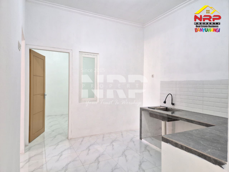  Tampil modern dengan sentuhan elegan, rumah minimalis estetik ini siap jadi inspirasi hunian impian kamuu.  Dijual rumah minimales dan elegan di Pusat Kota Banyuwangi Free Biaya Baliknama dan Pajak  Tampil modern dengan sentuhan elegan, rumah minimalis estetik ini siap jadi inspirasi hunian impian kamuu.&nbsp;
Lokasi sangat strategis di belakang Kampus NRP BANYUWANGI