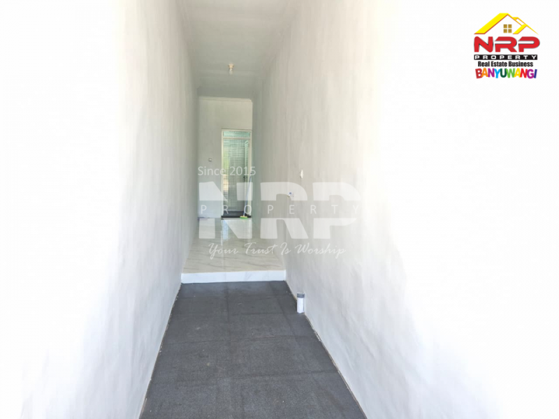  Tampil modern dengan sentuhan elegan, rumah minimalis estetik ini siap jadi inspirasi hunian impian kamuu.  Dijual rumah minimales dan elegan di Pusat Kota Banyuwangi Free Biaya Baliknama dan Pajak  Tampil modern dengan sentuhan elegan, rumah minimalis estetik ini siap jadi inspirasi hunian impian kamuu.&nbsp;
Lokasi sangat strategis di belakang Kampus NRP BANYUWANGI