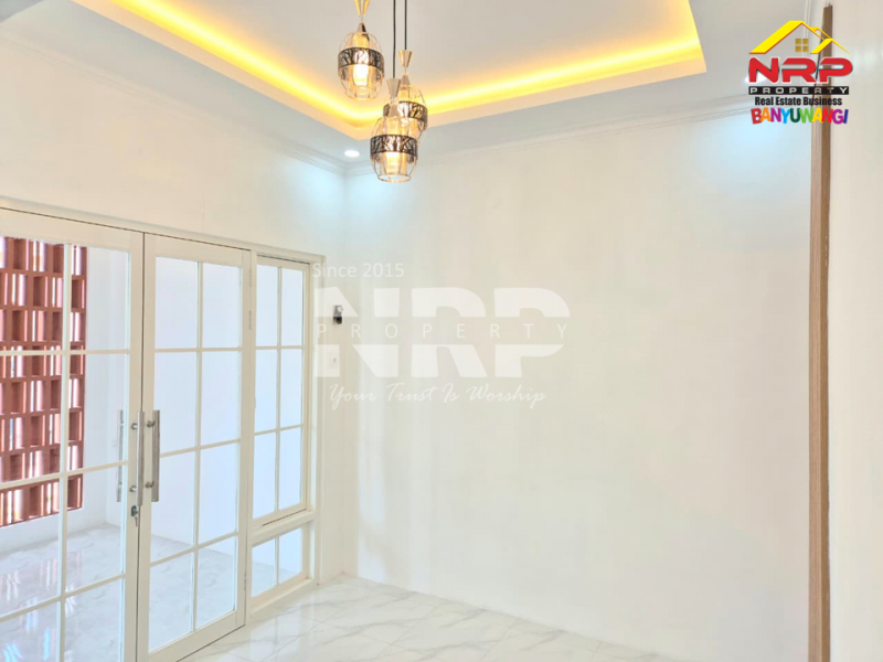  Tampil modern dengan sentuhan elegan, rumah minimalis estetik ini siap jadi inspirasi hunian impian kamuu.  Dijual rumah minimales dan elegan di Pusat Kota Banyuwangi Free Biaya Baliknama dan Pajak  Tampil modern dengan sentuhan elegan, rumah minimalis estetik ini siap jadi inspirasi hunian impian kamuu.&nbsp;
Lokasi sangat strategis di belakang Kampus NRP BANYUWANGI