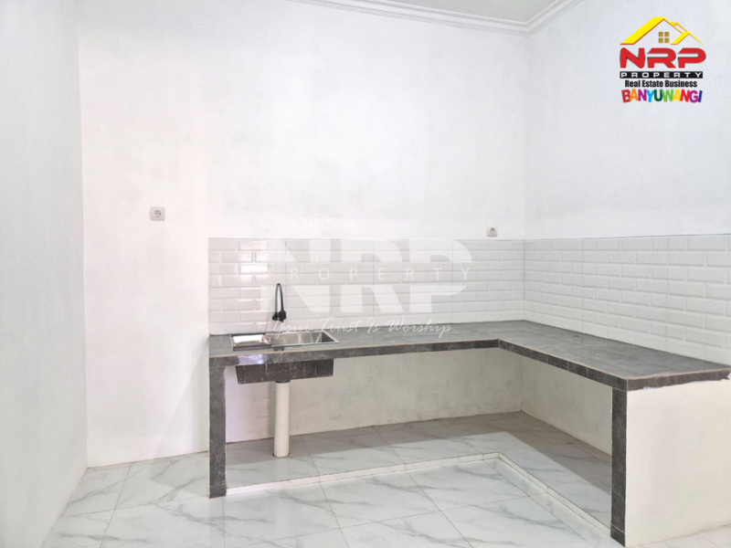  Tampil modern dengan sentuhan elegan, rumah minimalis estetik ini siap jadi inspirasi hunian impian kamuu.  Dijual rumah minimales dan elegan di Pusat Kota Banyuwangi Free Biaya Baliknama dan Pajak  Tampil modern dengan sentuhan elegan, rumah minimalis estetik ini siap jadi inspirasi hunian impian kamuu.&nbsp;
Lokasi sangat strategis di belakang Kampus NRP BANYUWANGI