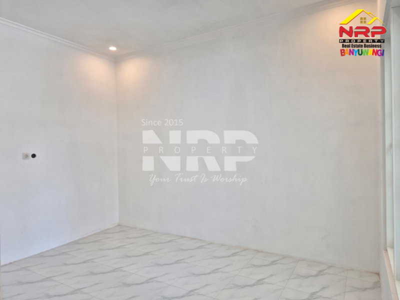  Tampil modern dengan sentuhan elegan, rumah minimalis estetik ini siap jadi inspirasi hunian impian kamuu.  Dijual rumah minimales dan elegan di Pusat Kota Banyuwangi Free Biaya Baliknama dan Pajak  Tampil modern dengan sentuhan elegan, rumah minimalis estetik ini siap jadi inspirasi hunian impian kamuu.&nbsp;
Lokasi sangat strategis di belakang Kampus NRP BANYUWANGI