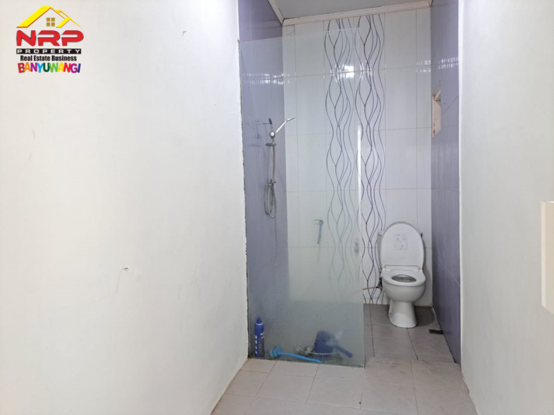 Di Jual Rumah Minimalis Full Furnished siap huni  di Perum Salima Di Jual Rumah Minimalis  Murah 200 Jutaan Full Furnished  Di Jual Rumah Minimalis Full Furnished siap huni&nbsp; di Perum Salima's Square Kalipuro .
Lokasi strategis dekat dengan fasilitas pendidikan dan NRP BANYUWANGI