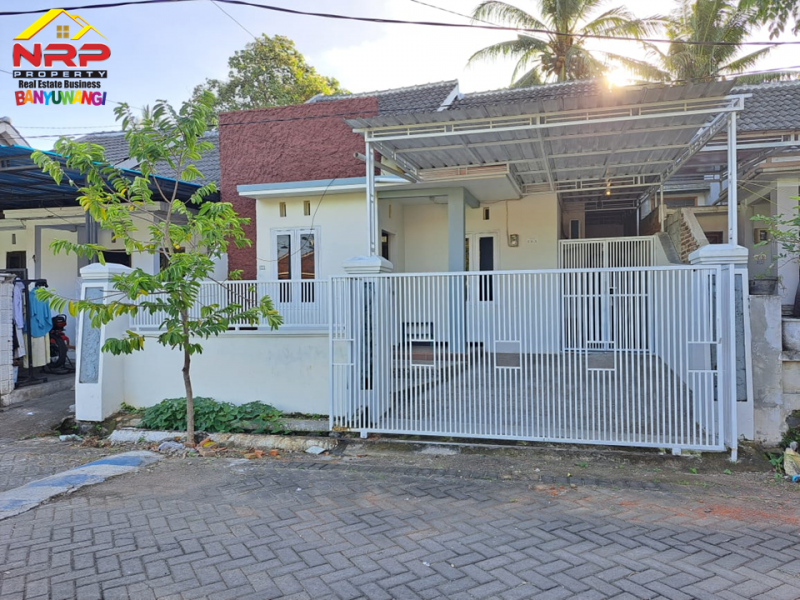 Di Jual Rumah Minimalis Full Furnished siap huni  di Perum Salima Di Jual Rumah Minimalis  Murah 200 Jutaan Full Furnished  Di Jual Rumah Minimalis Full Furnished siap huni&nbsp; di Perum Salima's Square Kalipuro .
Lokasi strategis dekat dengan fasilitas pendidikan dan NRP BANYUWANGI