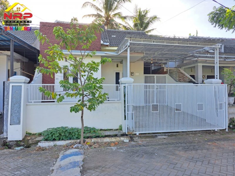 Di Jual Rumah Minimalis Full Furnished siap huni  di Perum Salima Di Jual Rumah Minimalis  Murah 200 Jutaan Full Furnished  Di Jual Rumah Minimalis Full Furnished siap huni&nbsp; di Perum Salima's Square Kalipuro .
Lokasi strategis dekat dengan fasilitas pendidikan dan NRP BANYUWANGI