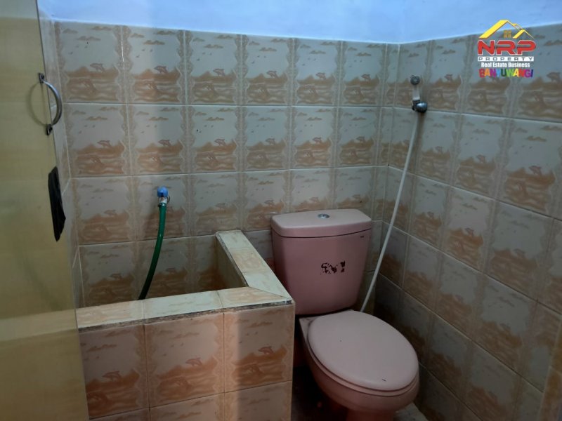 Di Sewakan Rumah Siap Huni Kawasan Strategis, Brawijaya regency Di Sewakan Rumah Siap Huni Kawasan Strategis Banyuwangi  Di Sewakan Rumah Siap Huni di Pusat Kota Banyuwangi. Lokasi di Nol Jalan Brawijaya Banyuwangi Hook Location
Lingkungan Perumahan Aman dan Nyaman

Fasilitas NRP BANYUWANGI