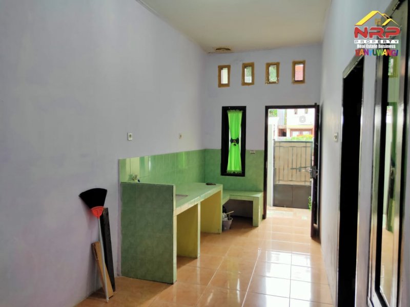 Di Sewakan Rumah Siap Huni Kawasan Strategis, Brawijaya regency Di Sewakan Rumah Siap Huni Kawasan Strategis Banyuwangi  Di Sewakan Rumah Siap Huni di Pusat Kota Banyuwangi. Lokasi di Nol Jalan Brawijaya Banyuwangi Hook Location
Lingkungan Perumahan Aman dan Nyaman

Fasilitas NRP BANYUWANGI