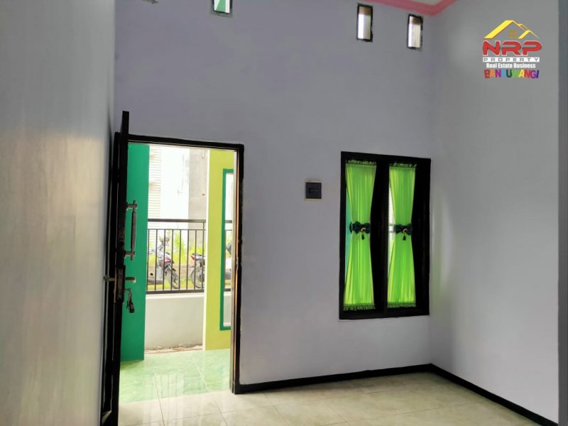 Di Sewakan Rumah Siap Huni Kawasan Strategis, Brawijaya regency Di Sewakan Rumah Siap Huni Kawasan Strategis Banyuwangi  Di Sewakan Rumah Siap Huni di Pusat Kota Banyuwangi. Lokasi di Nol Jalan Brawijaya Banyuwangi Hook Location
Lingkungan Perumahan Aman dan Nyaman

Fasilitas NRP BANYUWANGI