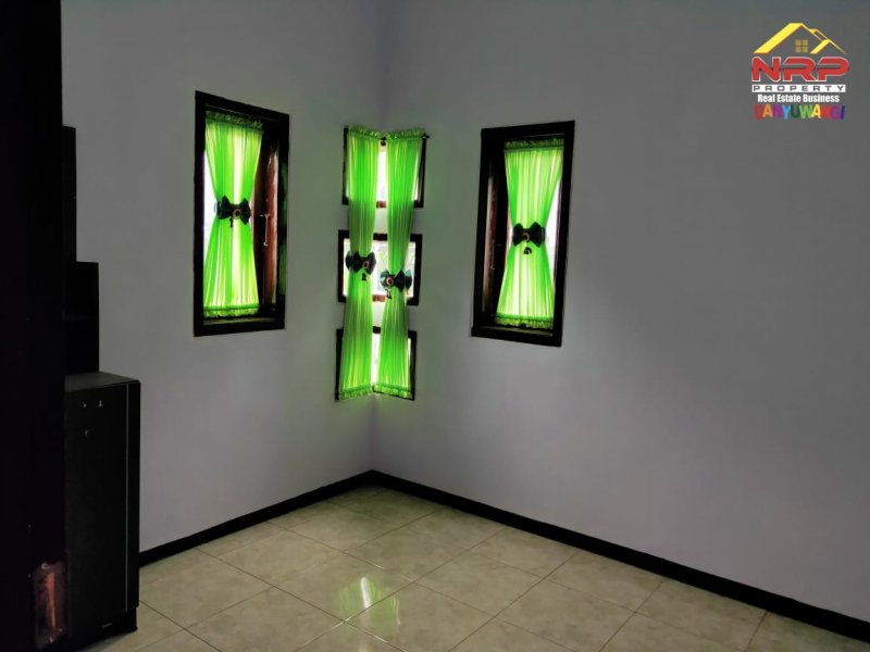 Di Sewakan Rumah Siap Huni Kawasan Strategis, Brawijaya regency Di Sewakan Rumah Siap Huni Kawasan Strategis Banyuwangi  Di Sewakan Rumah Siap Huni di Pusat Kota Banyuwangi. Lokasi di Nol Jalan Brawijaya Banyuwangi Hook Location
Lingkungan Perumahan Aman dan Nyaman

Fasilitas NRP BANYUWANGI