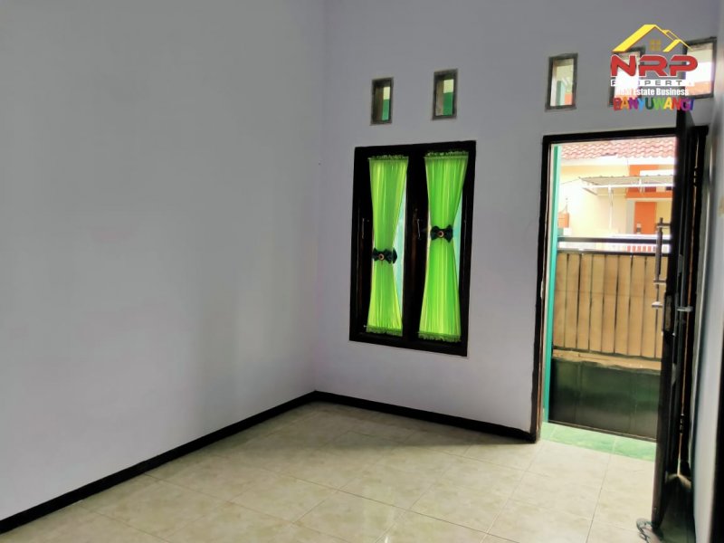 Di Sewakan Rumah Siap Huni Kawasan Strategis, Brawijaya regency Di Sewakan Rumah Siap Huni Kawasan Strategis Banyuwangi  Di Sewakan Rumah Siap Huni di Pusat Kota Banyuwangi. Lokasi di Nol Jalan Brawijaya Banyuwangi Hook Location
Lingkungan Perumahan Aman dan Nyaman

Fasilitas NRP BANYUWANGI