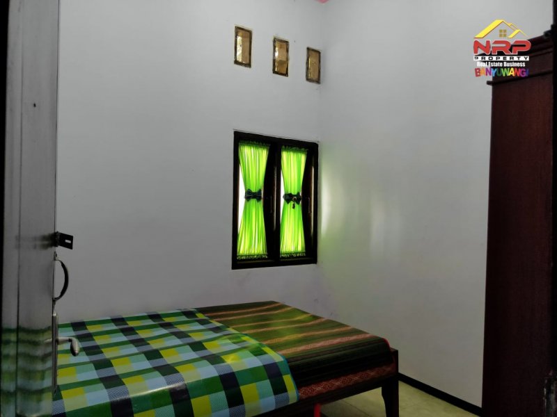 Di Sewakan Rumah Siap Huni Kawasan Strategis, Brawijaya regency Di Sewakan Rumah Siap Huni Kawasan Strategis Banyuwangi  Di Sewakan Rumah Siap Huni di Pusat Kota Banyuwangi. Lokasi di Nol Jalan Brawijaya Banyuwangi Hook Location
Lingkungan Perumahan Aman dan Nyaman

Fasilitas NRP BANYUWANGI