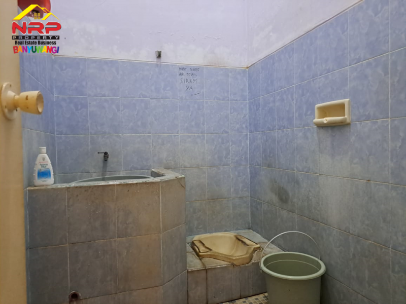 Dijual 2 Ruko + Hunian 2 Lantai ditepi Jl. Jembrana - Klatak , Banyuwangi  Dijual 2 Ruko + Hunian 2 Lantai ditepi Jl. Jembrana - Klatak , Banyuwangi  Dijual 2 Ruko + Hunian 2 Lantai ditepi Jl. Jembrana - Klatak , Banyuwangi&nbsp;
Lokasi Sangat Strategis berada di kawasan padat perumahan.&nbsp;
Dekat dengan NRP BANYUWANGI