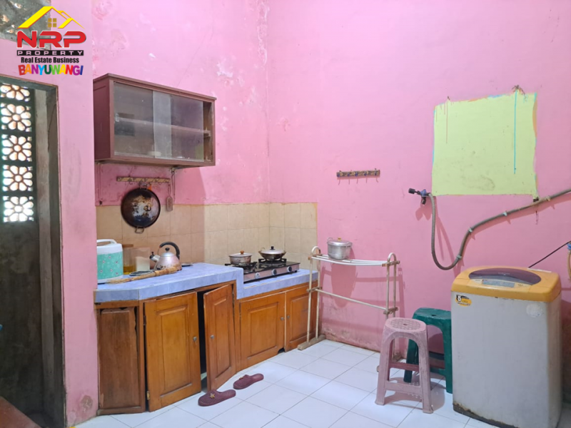 Dijual 2 Ruko + Hunian 2 Lantai ditepi Jl. Jembrana - Klatak , Banyuwangi  Dijual 2 Ruko + Hunian 2 Lantai ditepi Jl. Jembrana - Klatak , Banyuwangi  Dijual 2 Ruko + Hunian 2 Lantai ditepi Jl. Jembrana - Klatak , Banyuwangi&nbsp;
Lokasi Sangat Strategis berada di kawasan padat perumahan.&nbsp;
Dekat dengan NRP BANYUWANGI