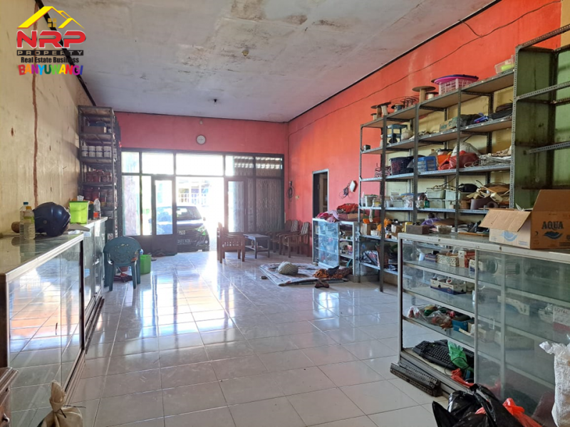 Dijual 2 Ruko + Hunian 2 Lantai ditepi Jl. Jembrana - Klatak , Banyuwangi  Dijual 2 Ruko + Hunian 2 Lantai ditepi Jl. Jembrana - Klatak , Banyuwangi  Dijual 2 Ruko + Hunian 2 Lantai ditepi Jl. Jembrana - Klatak , Banyuwangi&nbsp;
Lokasi Sangat Strategis berada di kawasan padat perumahan.&nbsp;
Dekat dengan NRP BANYUWANGI