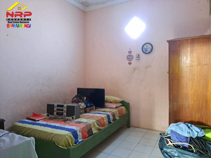 Dijual 2 Ruko + Hunian 2 Lantai ditepi Jl. Jembrana - Klatak , Banyuwangi  Dijual 2 Ruko + Hunian 2 Lantai ditepi Jl. Jembrana - Klatak , Banyuwangi  Dijual 2 Ruko + Hunian 2 Lantai ditepi Jl. Jembrana - Klatak , Banyuwangi&nbsp;
Lokasi Sangat Strategis berada di kawasan padat perumahan.&nbsp;
Dekat dengan NRP BANYUWANGI