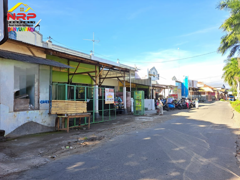 Dijual 2 Ruko + Hunian 2 Lantai ditepi Jl. Jembrana - Klatak , Banyuwangi  Dijual 2 Ruko + Hunian 2 Lantai ditepi Jl. Jembrana - Klatak , Banyuwangi  Dijual 2 Ruko + Hunian 2 Lantai ditepi Jl. Jembrana - Klatak , Banyuwangi&nbsp;
Lokasi Sangat Strategis berada di kawasan padat perumahan.&nbsp;
Dekat dengan NRP BANYUWANGI