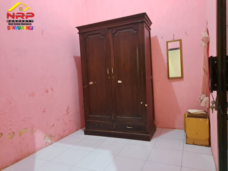 Dijual 2 Ruko + Hunian 2 Lantai ditepi Jl. Jembrana - Klatak , Banyuwangi  Dijual 2 Ruko + Hunian 2 Lantai ditepi Jl. Jembrana - Klatak , Banyuwangi  Dijual 2 Ruko + Hunian 2 Lantai ditepi Jl. Jembrana - Klatak , Banyuwangi&nbsp;
Lokasi Sangat Strategis berada di kawasan padat perumahan.&nbsp;
Dekat dengan NRP BANYUWANGI