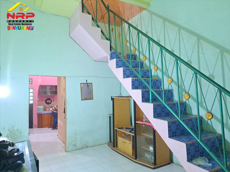 Dijual 2 Ruko + Hunian 2 Lantai ditepi Jl. Jembrana - Klatak , Banyuwangi  Dijual 2 Ruko + Hunian 2 Lantai ditepi Jl. Jembrana - Klatak , Banyuwangi  Dijual 2 Ruko + Hunian 2 Lantai ditepi Jl. Jembrana - Klatak , Banyuwangi&nbsp;
Lokasi Sangat Strategis berada di kawasan padat perumahan.&nbsp;
Dekat dengan NRP BANYUWANGI