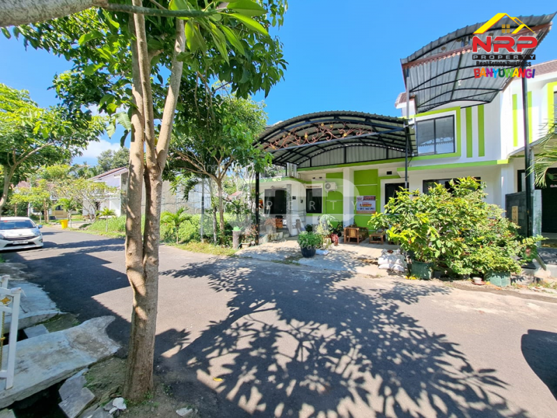 Dijual 2 Rumah Exclusive Full Furniture di dalam Kawasan El Royal Hotel dan Banyuwangi Park. Dijual 2 Rumah Exclusive Full Furniture di dalam Kawasan El Royal Hotel dan Banyuwangi Park. Dijual 2 Rumah Exclusive Full Furniture di dalam Kawasan El Royal Hotel dan Banyuwangi Park.
Lokasi Sangat Strategis. Lingkungan nyaman, aman dan NRP BANYUWANGI
