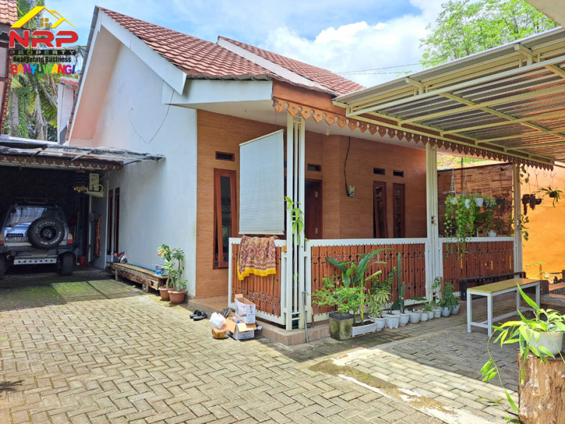 Dijual 2 Unit Rumah Semi Homestay di Jl.Mendut - Banyuwangi Dijual 2 Unit Rumah Semi Homestay di Jl.Mendut - Banyuwangi Dijual 2 Unit Rumah Semi Homestay di Jl.Mendut - Banyuwangi
Hunian Nyaman di Pusat Kota Banyuwangi.
Lokasi Sangat Strategis, dekat Kawasan Bisnis, Kantor NRP BANYUWANGI