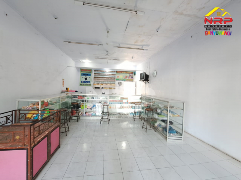 Dijual 3 Plong Ruko+ Rumah Sangat Strategis di Jl. Basuki Rahmat, Lateng - Banyuwangi  Dijual 3 Plong Ruko+ Rumah Sangat Strategis di Jl. Basuki Rahmat, Lateng - Banyuwangi  Dijual 3 Plong Ruko+ Rumah Sangat Strategis di Jl. Basuki Rahmat, Lateng - Banyuwangi&nbsp;
Terletak di Pusat Kota dan Kawasan Bisnis Aktif di Kota NRP BANYUWANGI