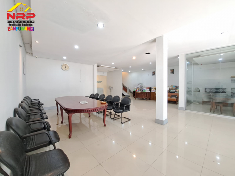 Dijual Bangunan Office 2 Lantai di Tepi Jl. Kolonel  Sugiono - Banyuwangi Dijual Bangunan Office 2 Lantai di Tepi Jl. Kolonel  Sugiono - Banyuwangi Dijual Bangunan Office 2 Lantai di Tepi Jl. Kolonel&nbsp; Sugiono - Banyuwangi
Terletak di Area Bisnis Aktif, Cocok untuk kantor, supermarket, atau ruang NRP BANYUWANGI