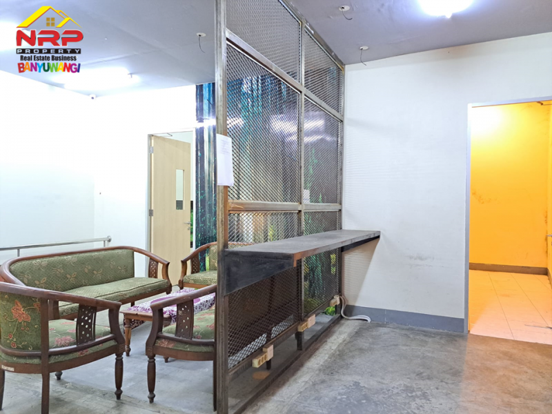 Dijual Bangunan Office 2 Lantai di Tepi Jl. Kolonel  Sugiono - Banyuwangi Dijual Bangunan Office 2 Lantai di Tepi Jl. Kolonel  Sugiono - Banyuwangi Dijual Bangunan Office 2 Lantai di Tepi Jl. Kolonel&nbsp; Sugiono - Banyuwangi
Terletak di Area Bisnis Aktif, Cocok untuk kantor, supermarket, atau ruang NRP BANYUWANGI