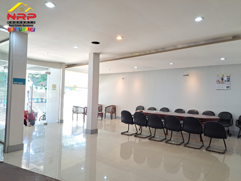 Dijual Bangunan Office 2 Lantai di Tepi Jl. Kolonel  Sugiono - Banyuwangi Dijual Bangunan Office 2 Lantai di Tepi Jl. Kolonel  Sugiono - Banyuwangi Dijual Bangunan Office 2 Lantai di Tepi Jl. Kolonel&nbsp; Sugiono - Banyuwangi
Terletak di Area Bisnis Aktif, Cocok untuk kantor, supermarket, atau ruang NRP BANYUWANGI