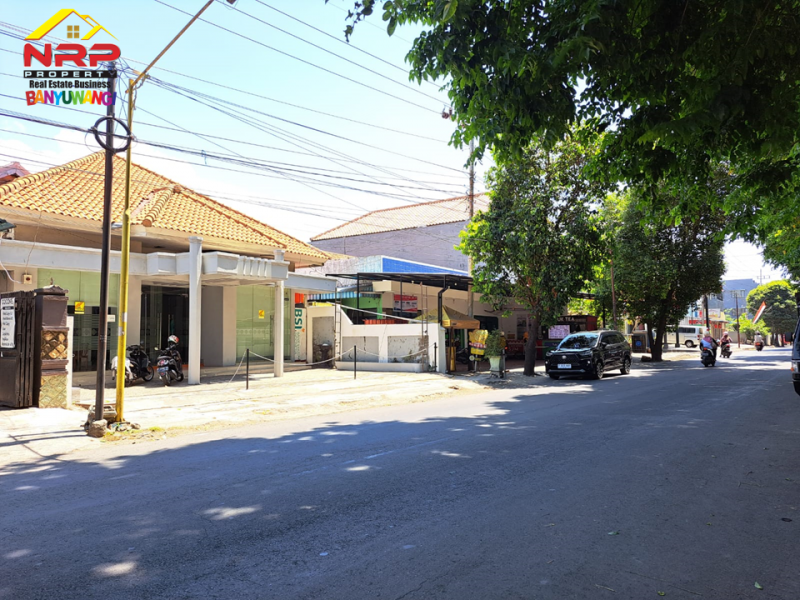 Dijual Bangunan Office 2 Lantai di Tepi Jl. Kolonel  Sugiono - Banyuwangi Dijual Bangunan Office 2 Lantai di Tepi Jl. Kolonel  Sugiono - Banyuwangi Dijual Bangunan Office 2 Lantai di Tepi Jl. Kolonel&nbsp; Sugiono - Banyuwangi
Terletak di Area Bisnis Aktif, Cocok untuk kantor, supermarket, atau ruang NRP BANYUWANGI