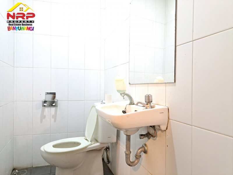 Dijual Bangunan Office 2 Lantai di Tepi Jl. Kolonel  Sugiono - Banyuwangi Dijual Bangunan Office 2 Lantai di Tepi Jl. Kolonel  Sugiono - Banyuwangi Dijual Bangunan Office 2 Lantai di Tepi Jl. Kolonel&nbsp; Sugiono - Banyuwangi
Terletak di Area Bisnis Aktif, Cocok untuk kantor, supermarket, atau ruang NRP BANYUWANGI