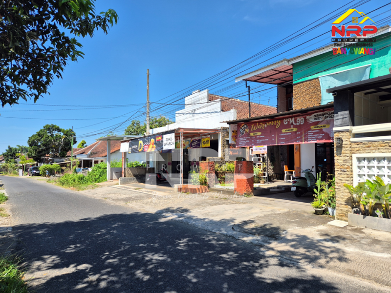 Dijual Cafe/Resto 2 Lantai di Singojuruh Banyuwangi  Dijual Cafe/Resto 2 Lantai di Singojuruh Banyuwangi  Dijual Cafe/Resto 2 Lantai di Singojuruh Banyuwangi&nbsp;
Jual beserta usahanya, full furniture, estetik, siap pakai.&nbsp;

Luas Tanah : 106 M2 SHM
Luas NRP BANYUWANGI