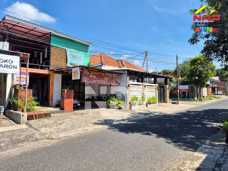 Dijual Cafe/Resto 2 Lantai di Singojuruh Banyuwangi  Dijual Cafe/Resto 2 Lantai di Singojuruh Banyuwangi  Dijual Cafe/Resto 2 Lantai di Singojuruh Banyuwangi&nbsp;
Jual beserta usahanya, full furniture, estetik, siap pakai.&nbsp;

Luas Tanah : 106 M2 SHM
Luas NRP BANYUWANGI