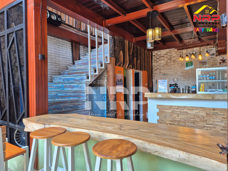 Dijual Cafe/Resto 2 Lantai di Singojuruh Banyuwangi  Dijual Cafe/Resto 2 Lantai di Singojuruh Banyuwangi  Dijual Cafe/Resto 2 Lantai di Singojuruh Banyuwangi&nbsp;
Jual beserta usahanya, full furniture, estetik, siap pakai.&nbsp;

Luas Tanah : 106 M2 SHM
Luas NRP BANYUWANGI