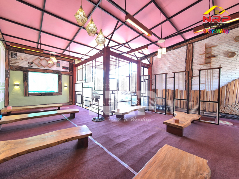 Dijual Cafe/Resto 2 Lantai di Singojuruh Banyuwangi  Dijual Cafe/Resto 2 Lantai di Singojuruh Banyuwangi  Dijual Cafe/Resto 2 Lantai di Singojuruh Banyuwangi&nbsp;
Jual beserta usahanya, full furniture, estetik, siap pakai.&nbsp;

Luas Tanah : 106 M2 SHM
Luas NRP BANYUWANGI