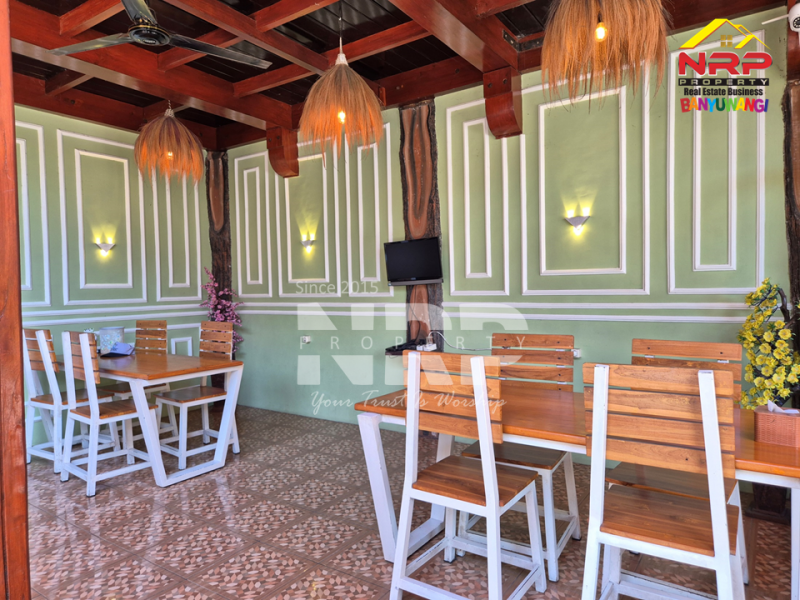 Dijual Cafe/Resto 2 Lantai di Singojuruh Banyuwangi  Dijual Cafe/Resto 2 Lantai di Singojuruh Banyuwangi  Dijual Cafe/Resto 2 Lantai di Singojuruh Banyuwangi&nbsp;
Jual beserta usahanya, full furniture, estetik, siap pakai.&nbsp;

Luas Tanah : 106 M2 SHM
Luas NRP BANYUWANGI