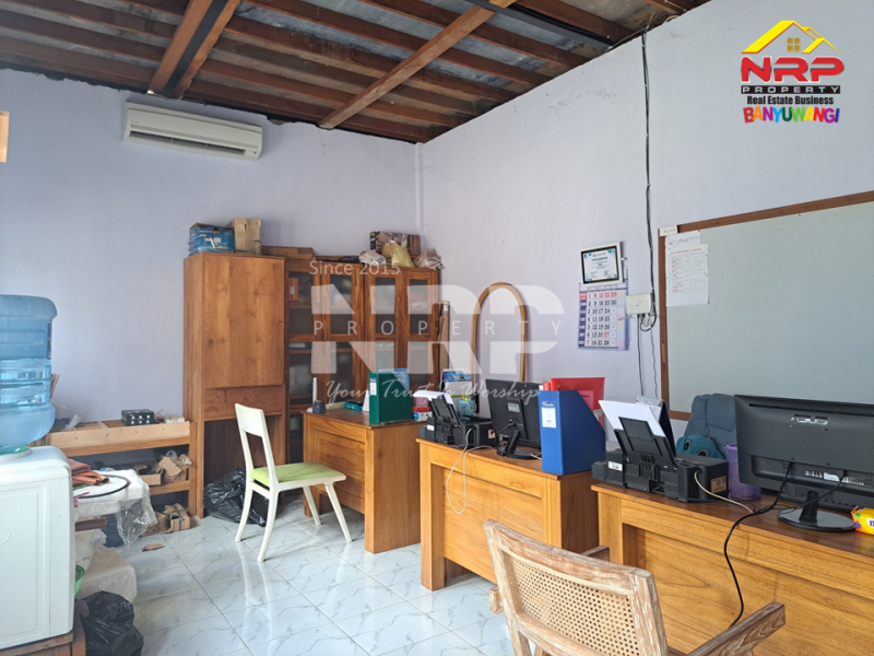 Dijual gudang dan rumah di Pesucen - Kalipuro  Dijual gudang dan rumah di Pesucen - Kalipuro  Dijual gudang dan rumah di Pesucen - Kalipuro&nbsp;
Lokasi tepi jln desa, akses kendaraan besar, dan sangat ideal untuk kebutuhan usaha, penyimpanan, maupun NRP BANYUWANGI