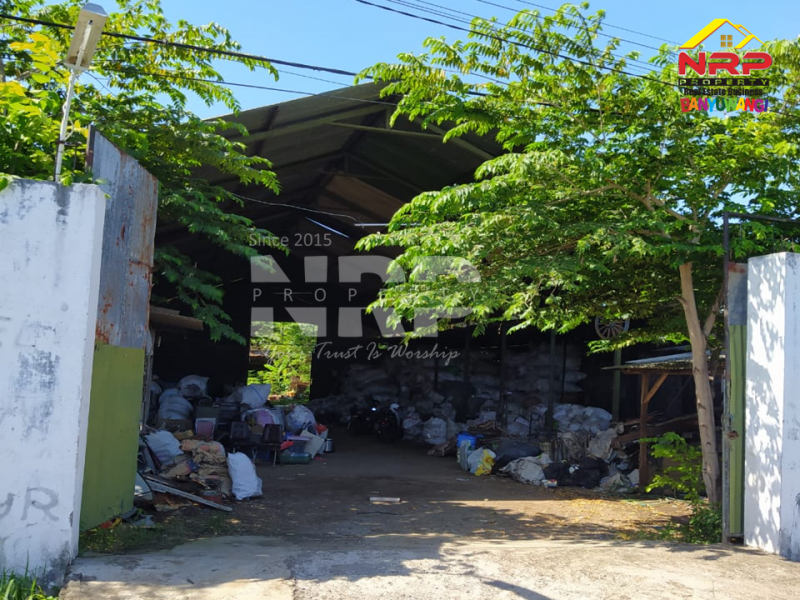 Dijual Gudang di Pakis Banyuwangi, 50 Meter dari JL. S Parman  Dijual Gudang di Pakis Banyuwangi, 50 Meter dari JL. S Parman  Dijual Gudang di Pakis Banyuwangi, 50 Meter dari JL. S Parman&nbsp;
Cocok untuk Gudang barang bekas, Ekspedisi, Pabrik dll&nbsp;
Akses Jalan Aspal Roda NRP BANYUWANGI
