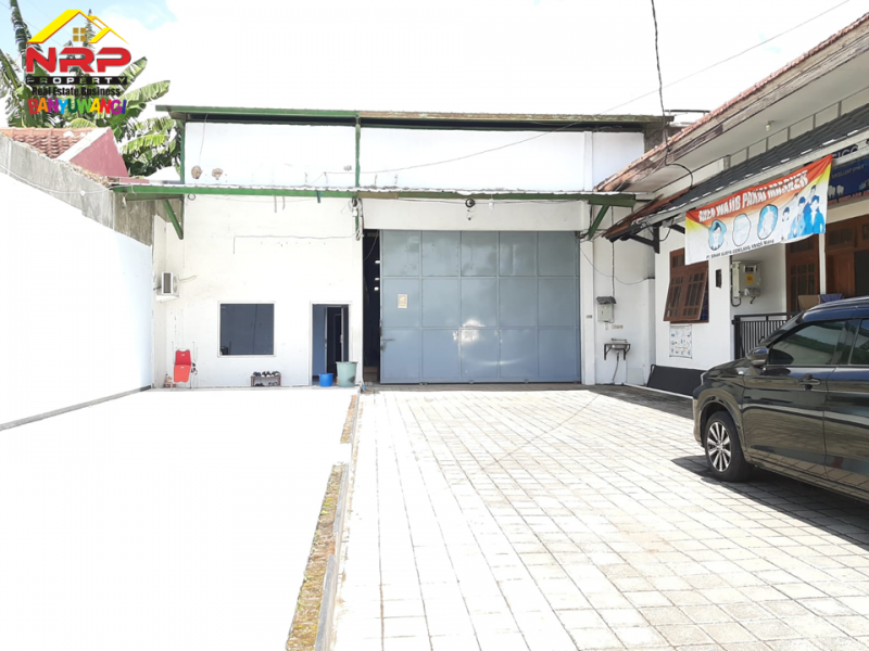 Dijual Gudang + Rumah Hunian  ditepi JL Nuri - Banyuwangi  Dijual Gudang + Rumah Hunian  ditepi JL Nuri - Banyuwangi  Dijual Gudang + Rumah Hunian&nbsp; ditepi JL Nuri - Banyuwangi&nbsp;
Lokasi Sangat strategis dekat dengan pusat bisnis Jl. S Parman&nbsp;
Cocok untuk Hunian, NRP BANYUWANGI