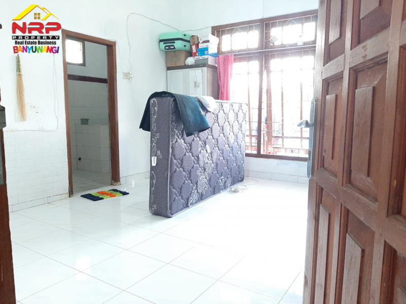 Dijual Gudang + Rumah Hunian  ditepi JL Nuri - Banyuwangi  Dijual Gudang + Rumah Hunian  ditepi JL Nuri - Banyuwangi  Dijual Gudang + Rumah Hunian&nbsp; ditepi JL Nuri - Banyuwangi&nbsp;
Lokasi Sangat strategis dekat dengan pusat bisnis Jl. S Parman&nbsp;
Cocok untuk Hunian, NRP BANYUWANGI