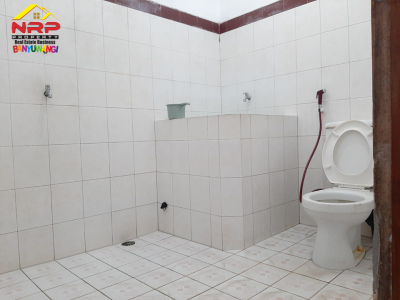 Dijual Gudang + Rumah Hunian  ditepi JL Nuri - Banyuwangi  Dijual Gudang + Rumah Hunian  ditepi JL Nuri - Banyuwangi  Dijual Gudang + Rumah Hunian&nbsp; ditepi JL Nuri - Banyuwangi&nbsp;
Lokasi Sangat strategis dekat dengan pusat bisnis Jl. S Parman&nbsp;
Cocok untuk Hunian, NRP BANYUWANGI