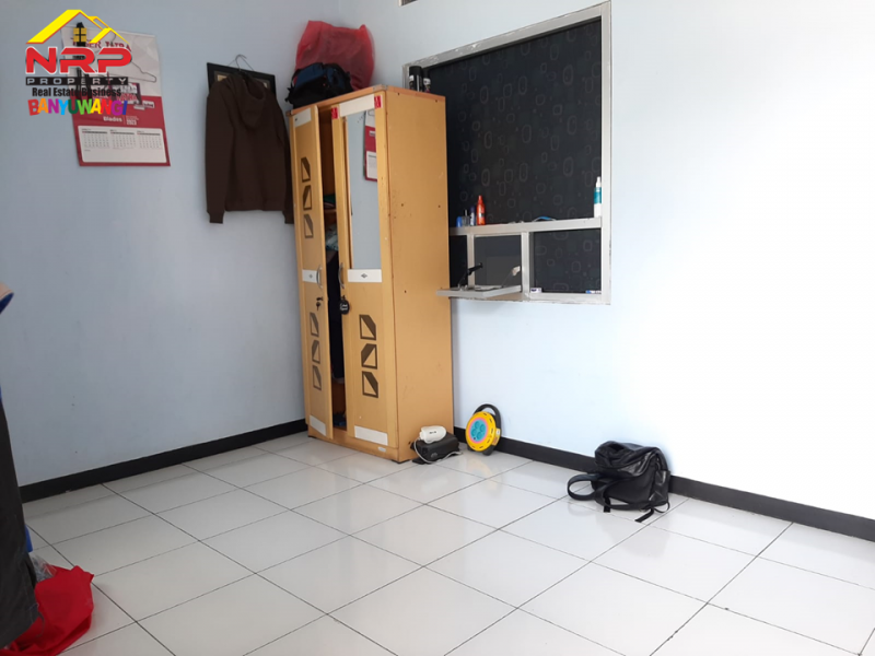 Dijual Gudang + Rumah Hunian  ditepi JL Nuri - Banyuwangi  Dijual Gudang + Rumah Hunian  ditepi JL Nuri - Banyuwangi  Dijual Gudang + Rumah Hunian&nbsp; ditepi JL Nuri - Banyuwangi&nbsp;
Lokasi Sangat strategis dekat dengan pusat bisnis Jl. S Parman&nbsp;
Cocok untuk Hunian, NRP BANYUWANGI