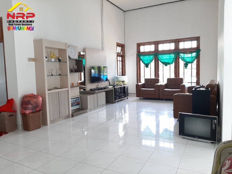 Dijual Gudang + Rumah Hunian  ditepi JL Nuri - Banyuwangi  Dijual Gudang + Rumah Hunian  ditepi JL Nuri - Banyuwangi  Dijual Gudang + Rumah Hunian&nbsp; ditepi JL Nuri - Banyuwangi&nbsp;
Lokasi Sangat strategis dekat dengan pusat bisnis Jl. S Parman&nbsp;
Cocok untuk Hunian, NRP BANYUWANGI
