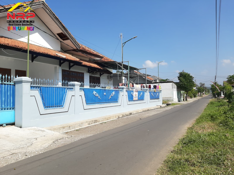 Dijual Gudang + Rumah Hunian  ditepi JL Nuri - Banyuwangi  Dijual Gudang + Rumah Hunian  ditepi JL Nuri - Banyuwangi  Dijual Gudang + Rumah Hunian&nbsp; ditepi JL Nuri - Banyuwangi&nbsp;
Lokasi Sangat strategis dekat dengan pusat bisnis Jl. S Parman&nbsp;
Cocok untuk Hunian, NRP BANYUWANGI