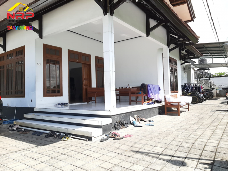 Dijual Gudang + Rumah Hunian  ditepi JL Nuri - Banyuwangi  Dijual Gudang + Rumah Hunian  ditepi JL Nuri - Banyuwangi  Dijual Gudang + Rumah Hunian&nbsp; ditepi JL Nuri - Banyuwangi&nbsp;
Lokasi Sangat strategis dekat dengan pusat bisnis Jl. S Parman&nbsp;
Cocok untuk Hunian, NRP BANYUWANGI